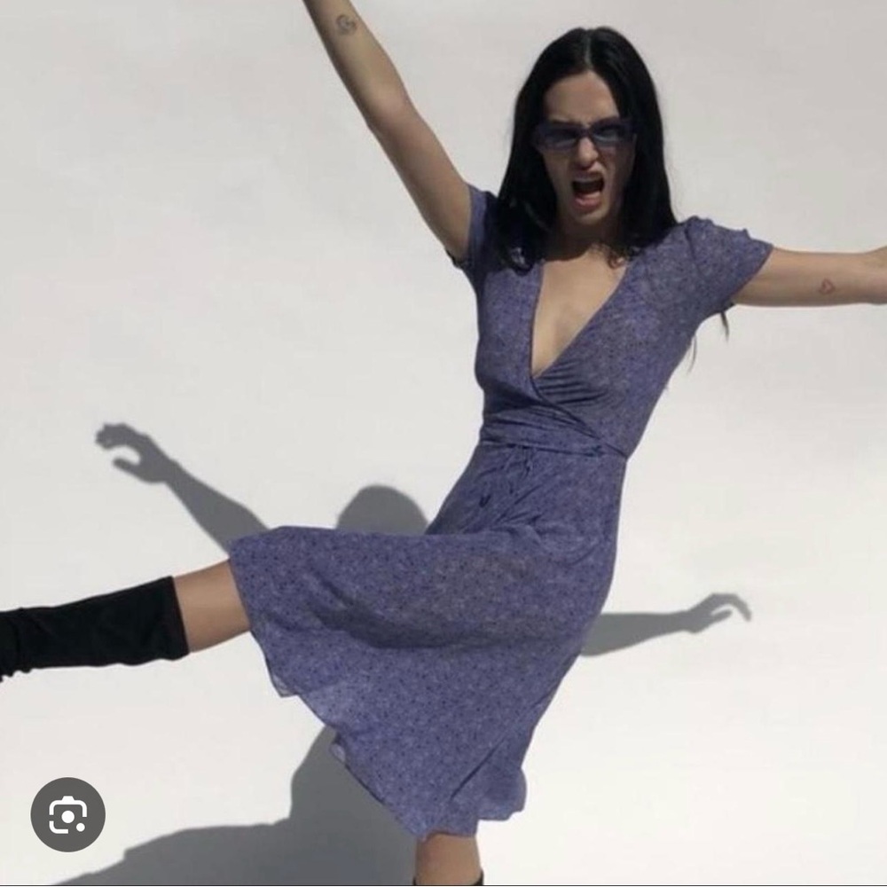 Realisation Par Lilac Wrap V-Neck Midi Dress Like New, worn just a few times.